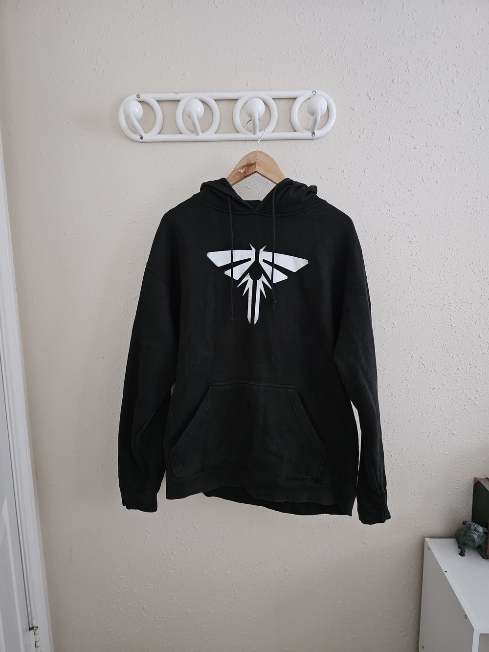 The Last Of Us Black Men's Hoodie with White Graphic